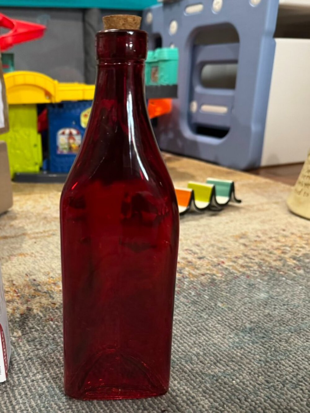 🌺Vintage-Style Red Glass Bud Vase or Decorative Bottle🌸🌺